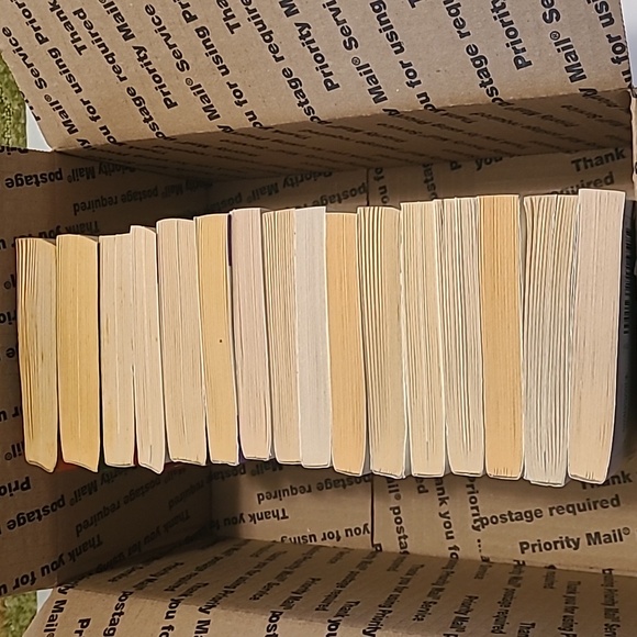 Harlequin & others Romance Bundle 16 books - Picture 2 of 10